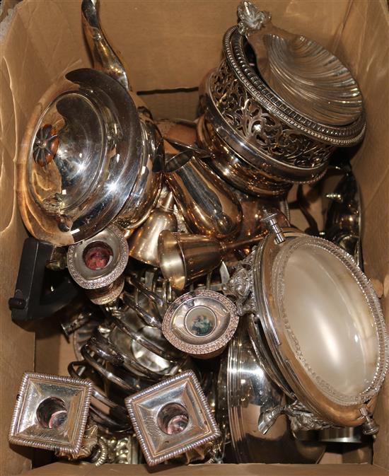 A quantity of plated items